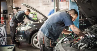 How Automotive Workwear Shapes Safety and Service in the Garage