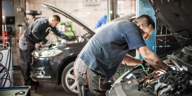 How Automotive Workwear Shapes Safety and Service in the Garage